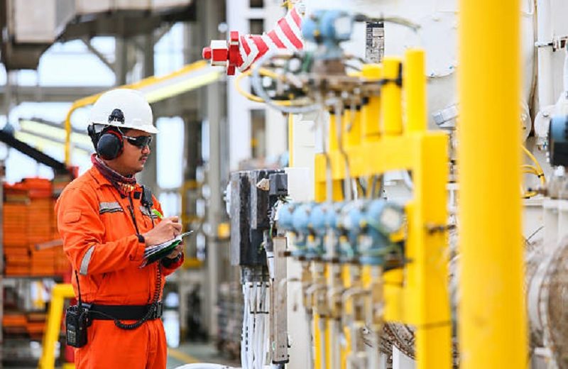 standar apd untuk pekerjaan offshore bantu cegah risiko fatal