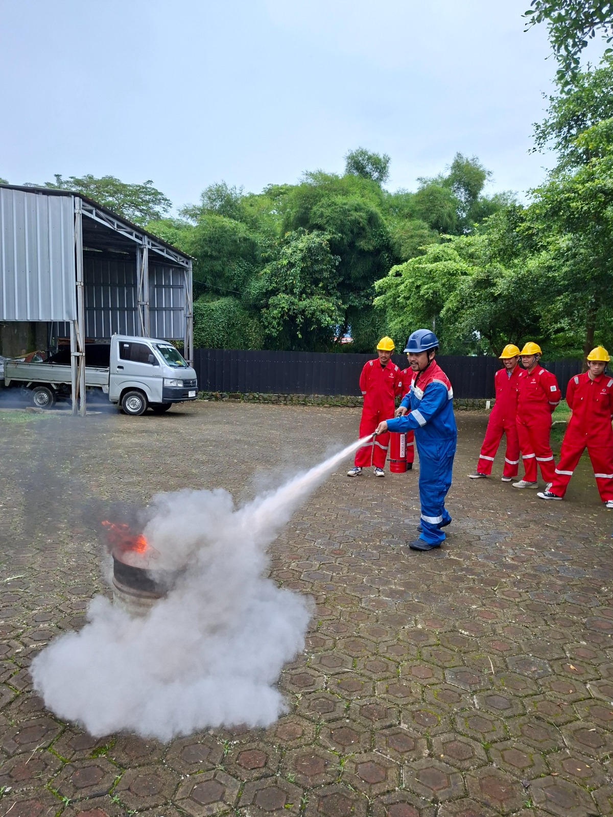 Pelatihan Pemadam Kebakaran Kelas B